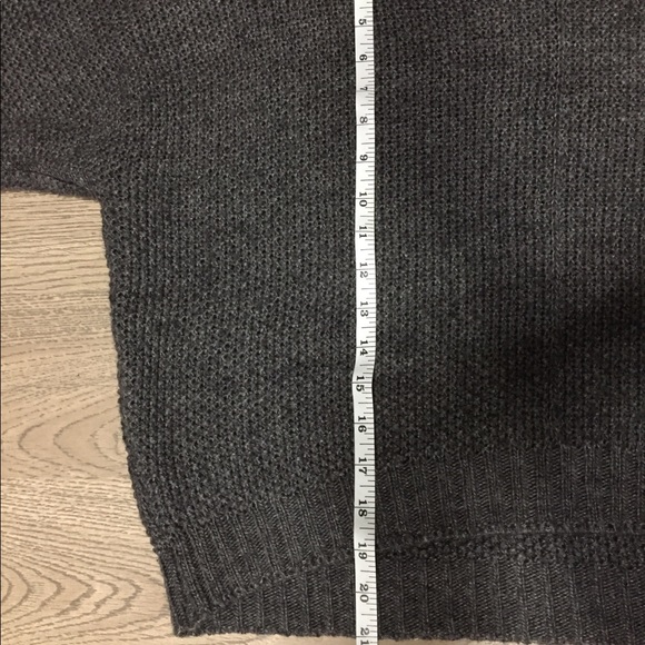 Cropped Grey knit sweater - Picture 10 of 15